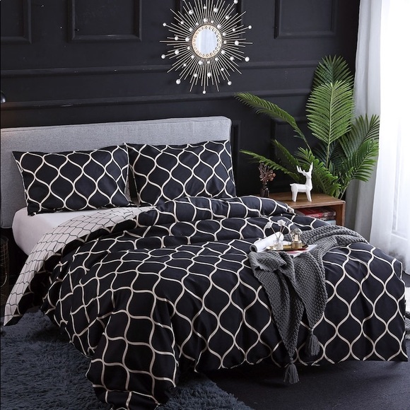 Other - QUEEN • Black cream geometric print sheet set